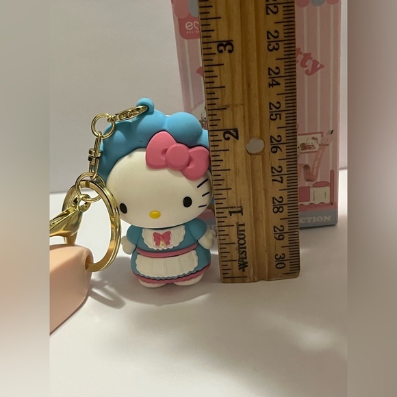 Hello Kitty Charger-Keychain Figure with IOS/USB-C Charge Strap-SECRET FIGURE - Picture 9 of 10